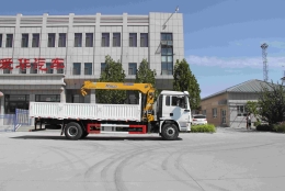 Манипулятор 6,3т 4х2 Шахман (3)